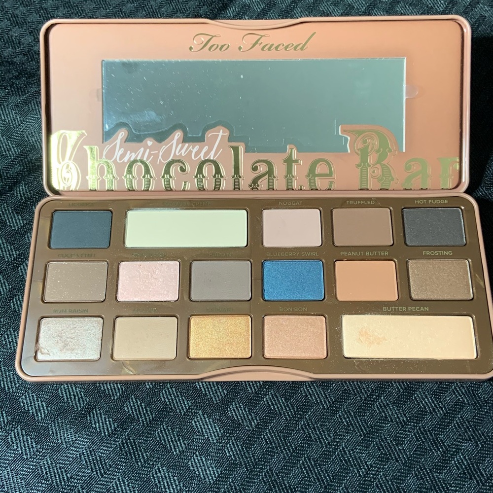 Used: Too Faced Semi Sweet Chocolate Bar palette